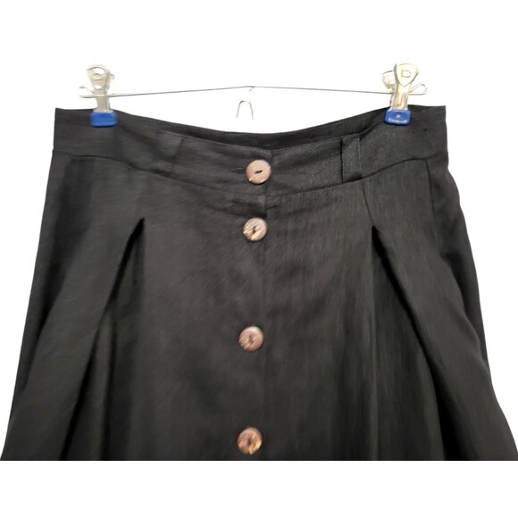 Elegant Black Button-Down Skirt - Picture 4 of 11